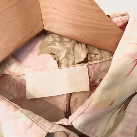 WET SEAL - Pastel Hawaiian Crop Top - Picture 3 of 3